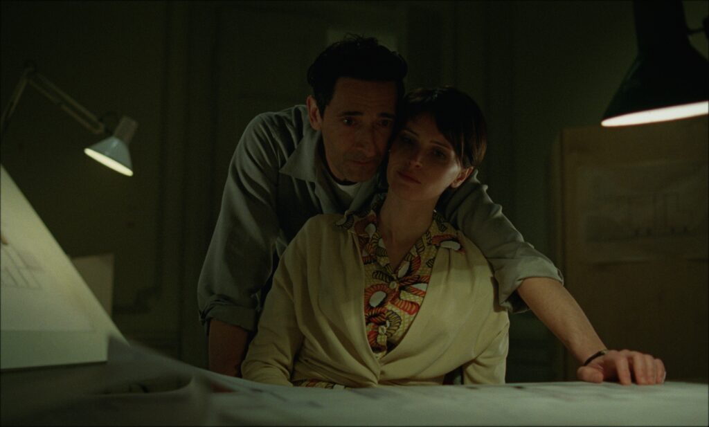 THE-BRUTALIST-Adrien-Brody-and-Felicity-Jones-1024x617 Lista de filmes do Festival de Veneza com Fernanda Montenegro