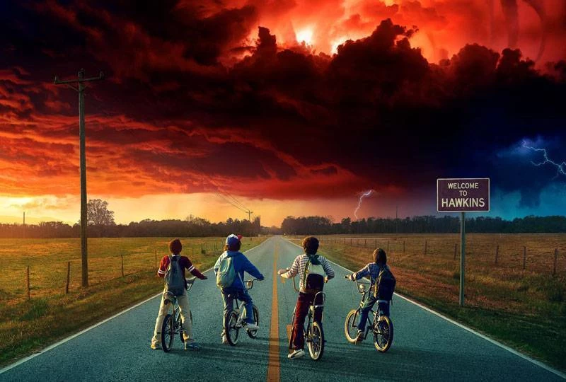 papel-de-parede-stranger-things-estrada-hawkins.jpg Séries da Netflix que encerram sua história em 2025