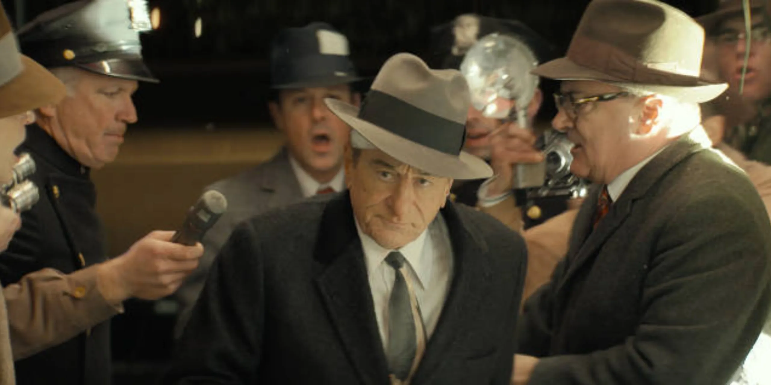 CRÍTICA; THE ALTO KNIGHTS: MÁFIA E PODER