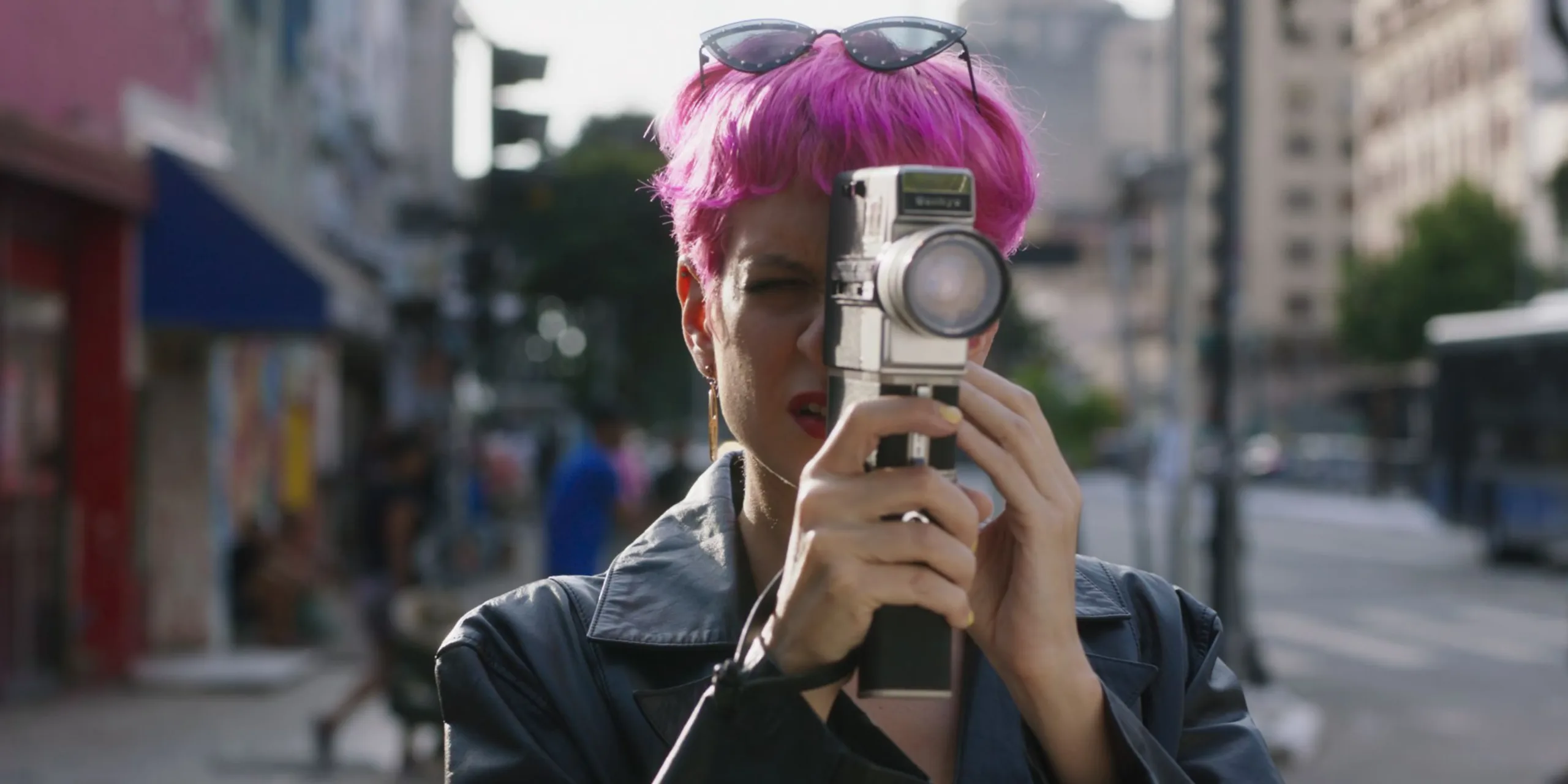 CRÍTICA: CAIAM AS ROSAS BRANCAS