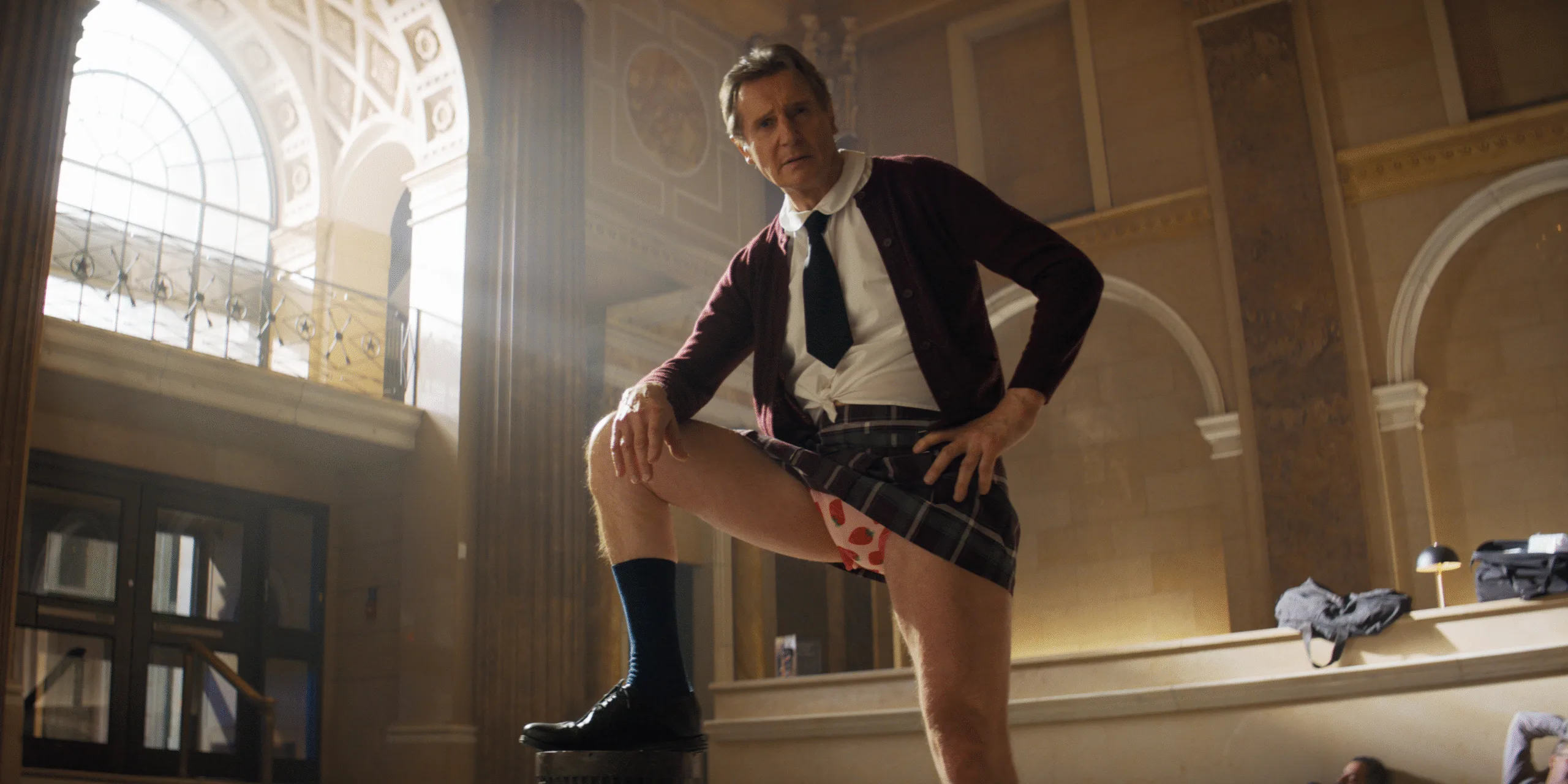 CRÍTICA: CORRA QUE A POLÍCIA VEM AÍ!